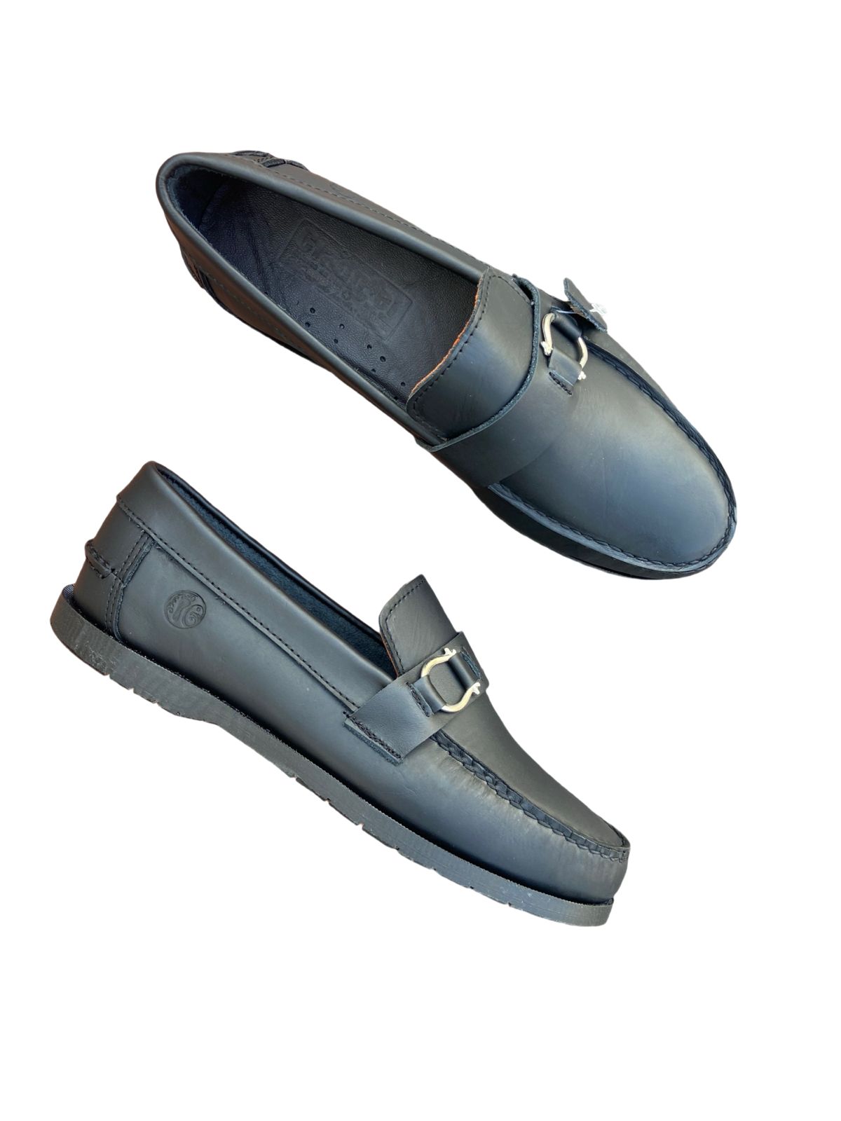 Mocasín Negro con Hebilla y Suela Lisa